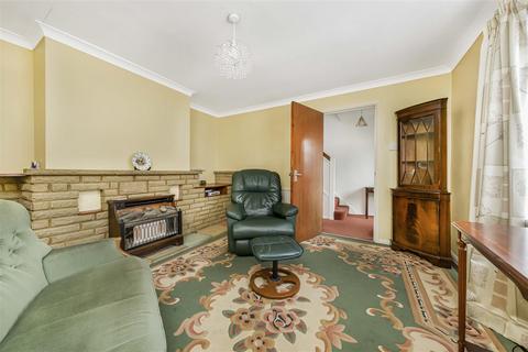 6 Stuart Close, Windsor, SL4 5NU