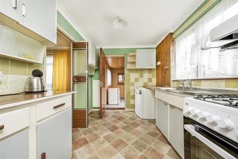 6 Stuart Close, Windsor, SL4 5NU