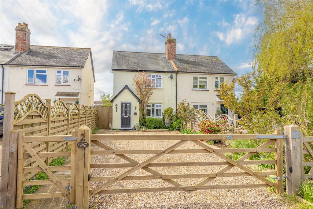 Fifield Road, Fifield, Maidenhead 3 bed semidetached house for sale