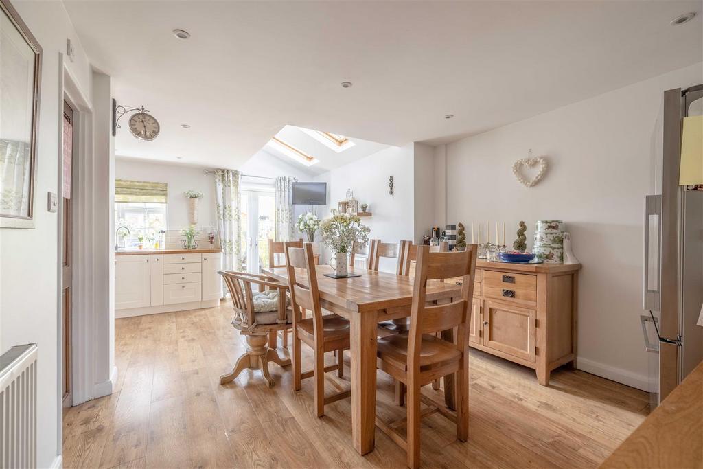 Fifield Road, Fifield, Maidenhead 3 bed semidetached house for sale