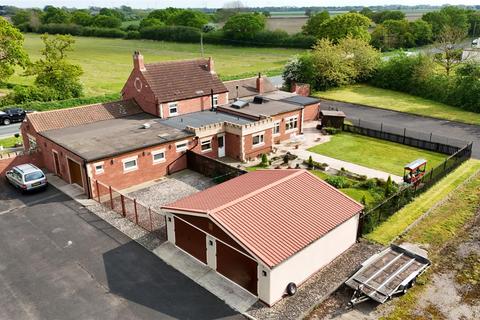 6 bedroom detached house for sale, Holme Road, Spaldington, Goole