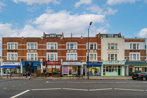 3 bedroom flat to rent, Fulham Palace Road, London