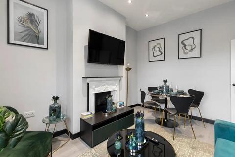 3 bedroom flat to rent, Fulham Palace Road, London