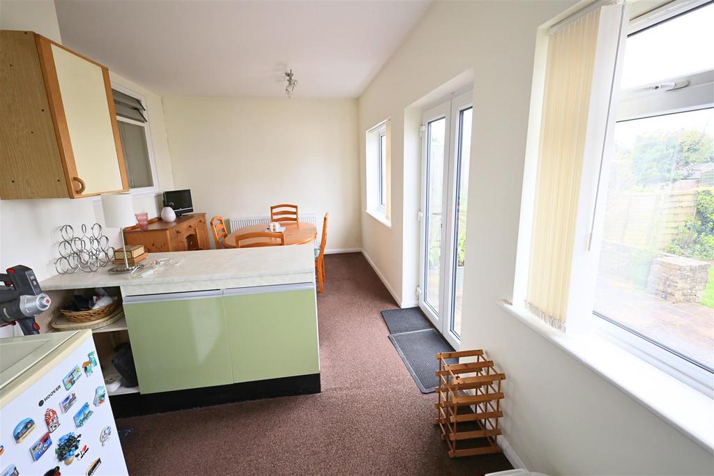 Dining/utility room