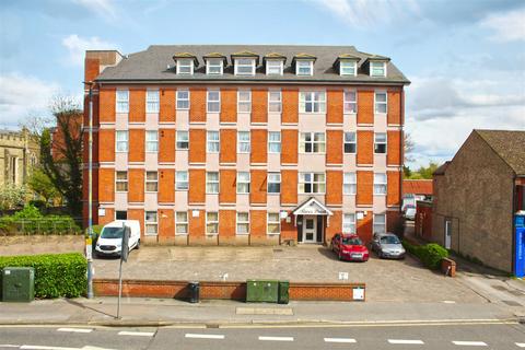 Waltham Cross - 2 bedroom apartment for sale