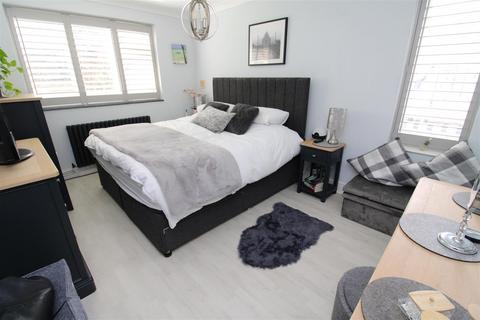 2 bedroom flat for sale, Barnsite Close, Rustington, Littlehampton