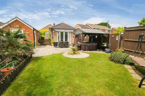 4 bedroom detached bungalow for sale, St. Johns Road, Locks Heath SO31