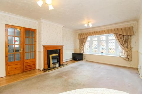 2 bedroom bungalow for sale, Thornes Moor Drive, Wakefield WF2