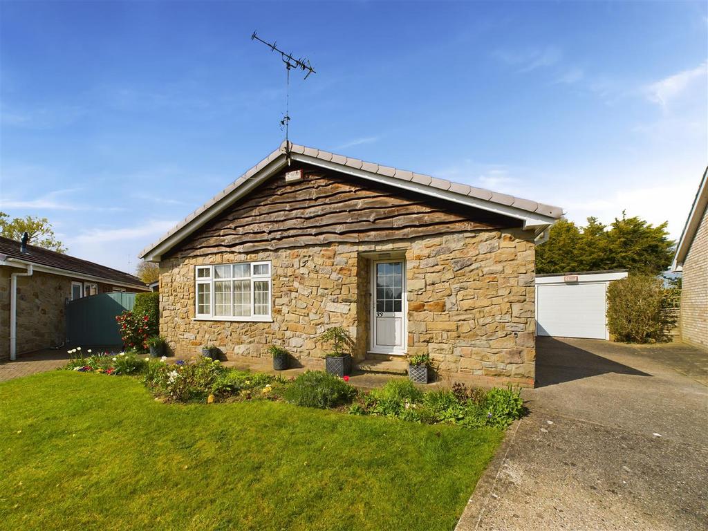 33 The Horseshoe, Driffield, YO25 6UW 2 bed detached bungalow for sale £310,000
