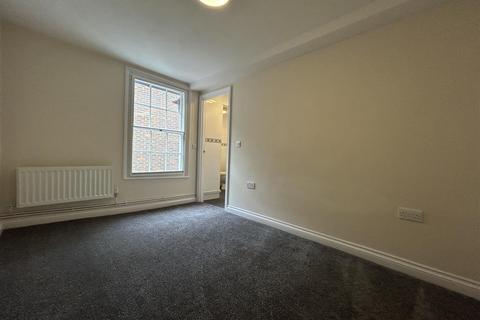 2 bedroom flat to rent, London Road, Sevenoaks TN13