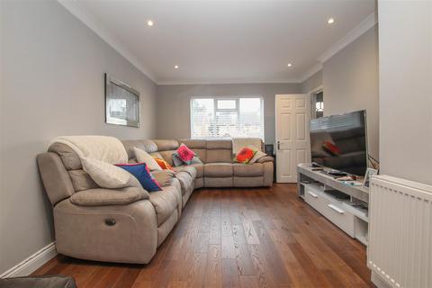 3 bedroom end of terrace house for sale, The Broad Walk North, Brentwood