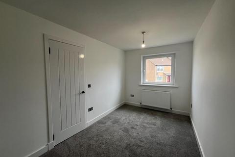 2 bedroom terraced house to rent, Mossbank Crescent, Motherwell