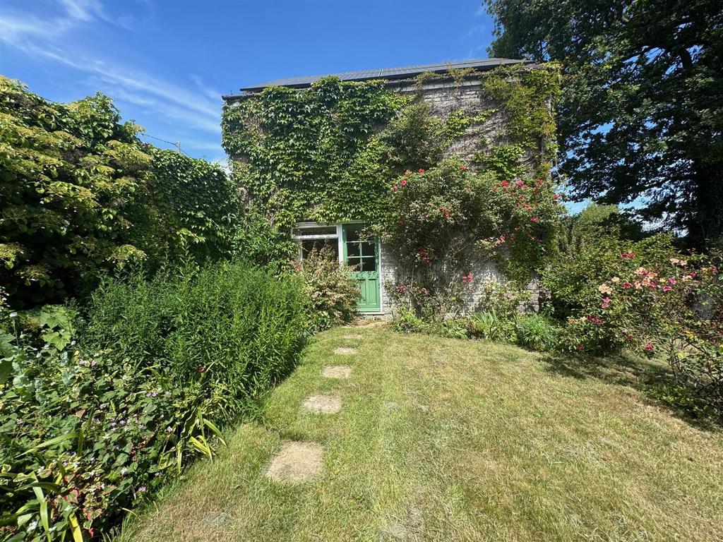 Garden and Garage/ Outbuilding