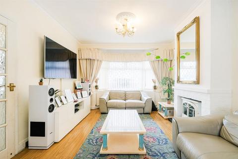 3 bedroom end of terrace house for sale, Waltham Way, Chingford