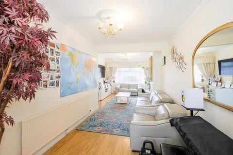 3 bedroom end of terrace house for sale, Waltham Way, Chingford