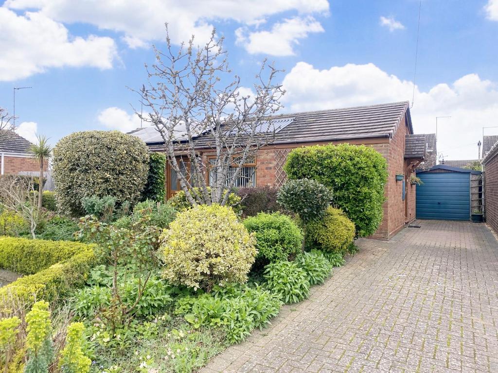 Ardens Grove, Rothersthorpe, Northamptonshire NN7 3 bed detached