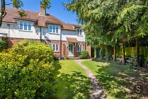 4 bedroom semi-detached house for sale, Chesham Road, Wigginton