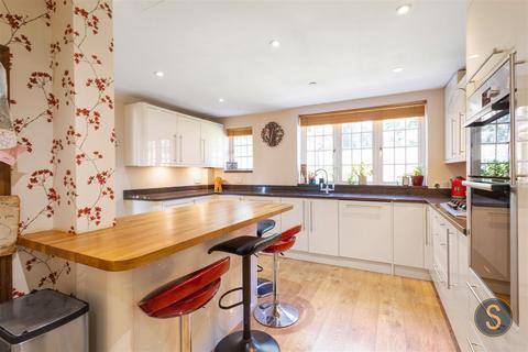 4 bedroom semi-detached house for sale, Chesham Road, Wigginton