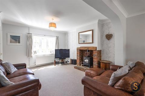 4 bedroom semi-detached house for sale, Chesham Road, Wigginton