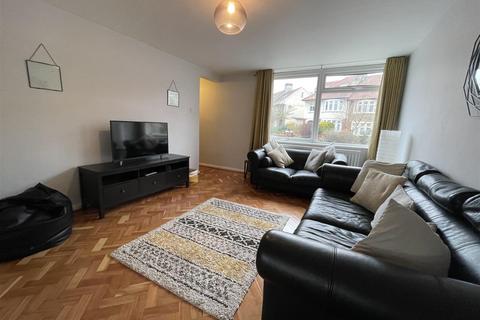 2 bedroom apartment to rent, Melrose Avenue, Colchester Court