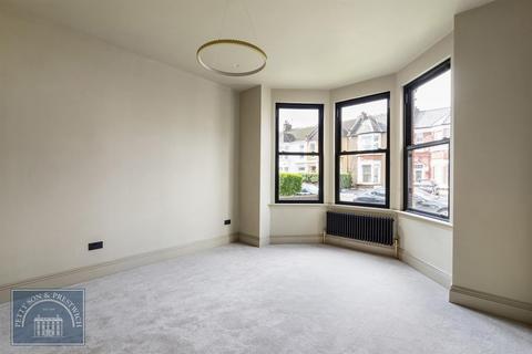 2 bedroom flat to rent, Lonsdale Road, London