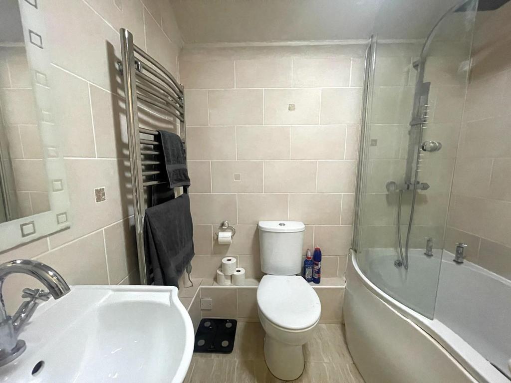 Bathroom.JPG