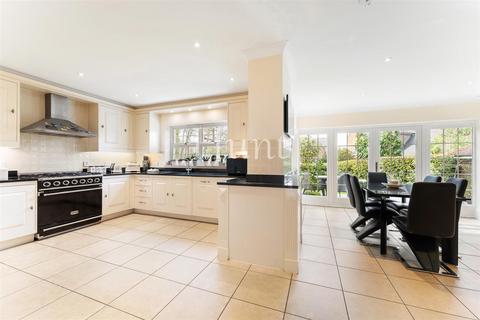 5 bedroom detached house for sale, Regents Drive, Repton Park, IG8