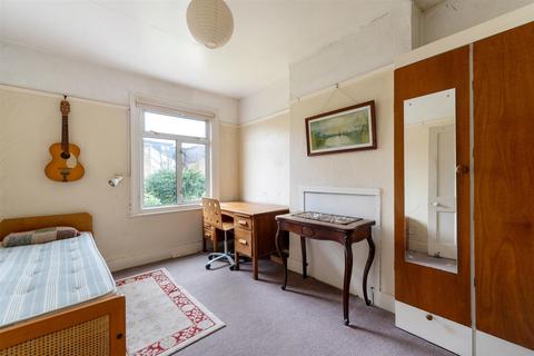 64 Halstead Road, Wanstead, London, E11 2AZ