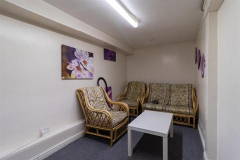 3 bedroom flat to rent, Regent Park Terrace, Hyde Park, Leeds