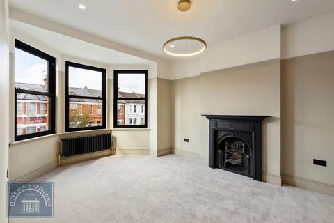 2 bedroom flat to rent, Lonsdale Road, Wanstead