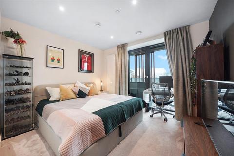 3 bedroom apartment for sale, James Cook Building, Royal Wharf E16
