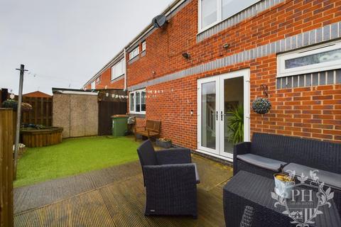 4 bedroom end of terrace house for sale, Cropton Close, Redcar