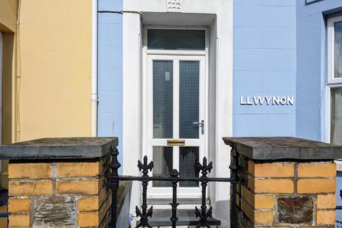 6 bedroom terraced house for sale, Llwynon, 16 Vergam Terrace, Fishguard