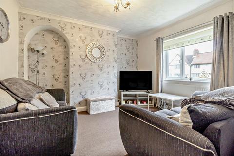 3 bedroom end of terrace house for sale, East Avenue, Doncaster DN6