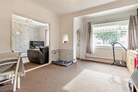 3 bedroom end of terrace house for sale, East Avenue, Doncaster DN6