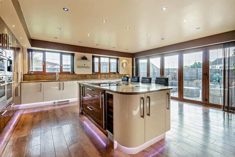60 Rands Lane, Armthorpe, Doncaster, DN3 3DY