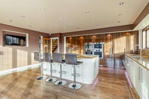 60 Rands Lane, Armthorpe, Doncaster, DN3 3DY
