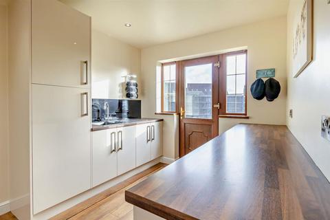 60 Rands Lane, Armthorpe, Doncaster, DN3 3DY