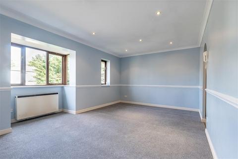2 bedroom flat for sale, Woodland Grove, Epping