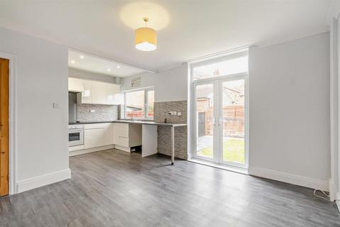 5 Holyrood Road, Doncaster, DN2 5HR