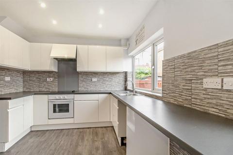 5 Holyrood Road, Doncaster, DN2 5HR