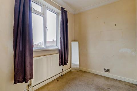 3 Grove Vale, Wheatley Hills, Doncaster, DN2 5TA