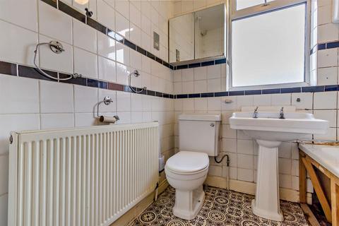 3 Grove Vale, Wheatley Hills, Doncaster, DN2 5TA
