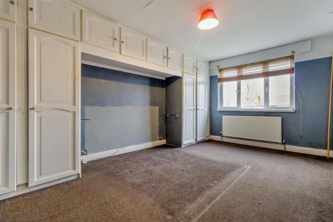 3 Grove Vale, Wheatley Hills, Doncaster, DN2 5TA
