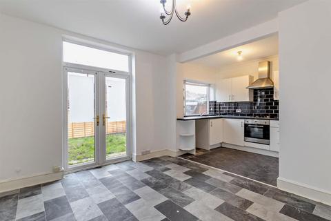 3 bedroom end of terrace house for sale, Holyrood Road, Doncaster DN2