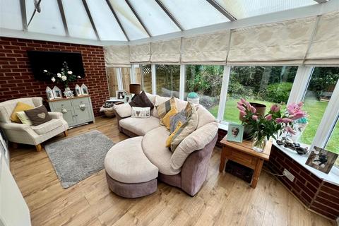 62 Coppice Walk, Shirley, Solihull, B90 4HZ