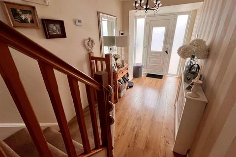 62 Coppice Walk, Shirley, Solihull, B90 4HZ