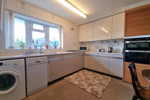 90 Beauchamp Road, Solihull, B91 2BU