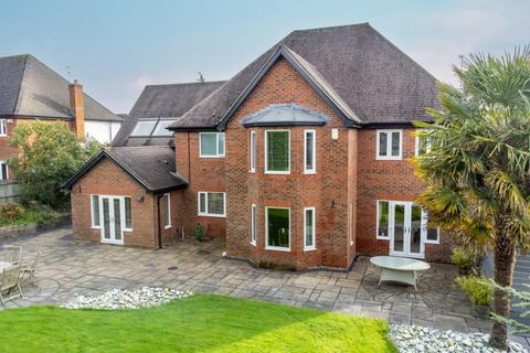 5 bedroom detached house to rent, Courtney Place, Bowdon, Altrincham