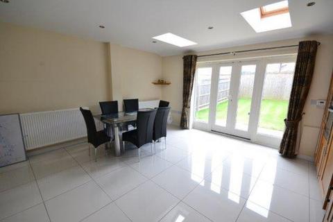 3 bedroom house to rent, Barradale Court, Stoneygate, Leicester